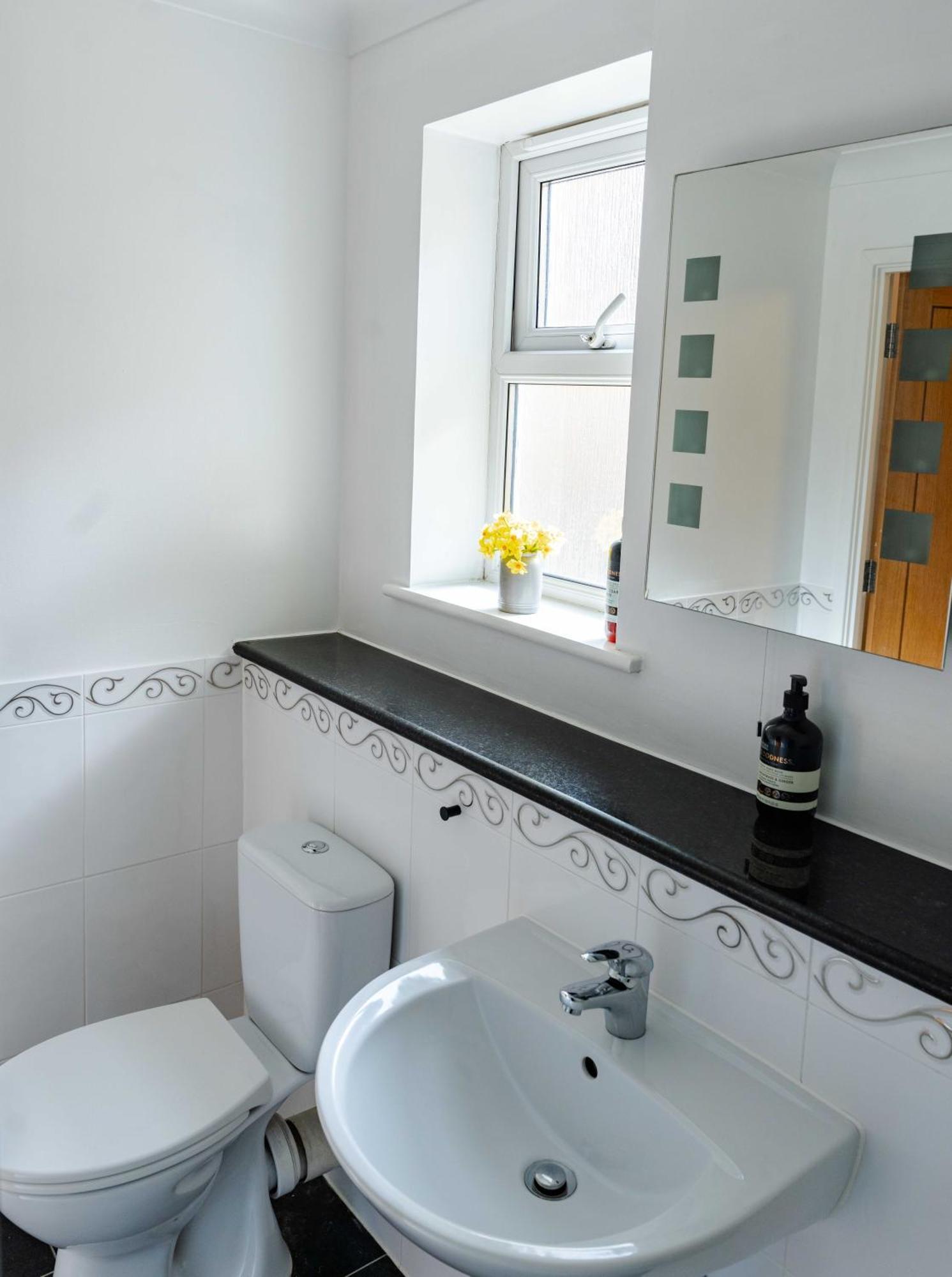 Modern Apartment Near Old Town With Parking Margate Exterior photo